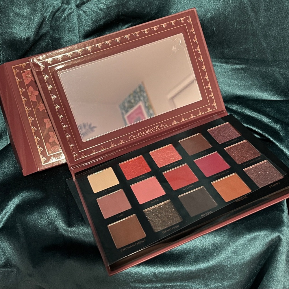 NIB Ace Beaute MYSTIC ROMANCE PALETTE